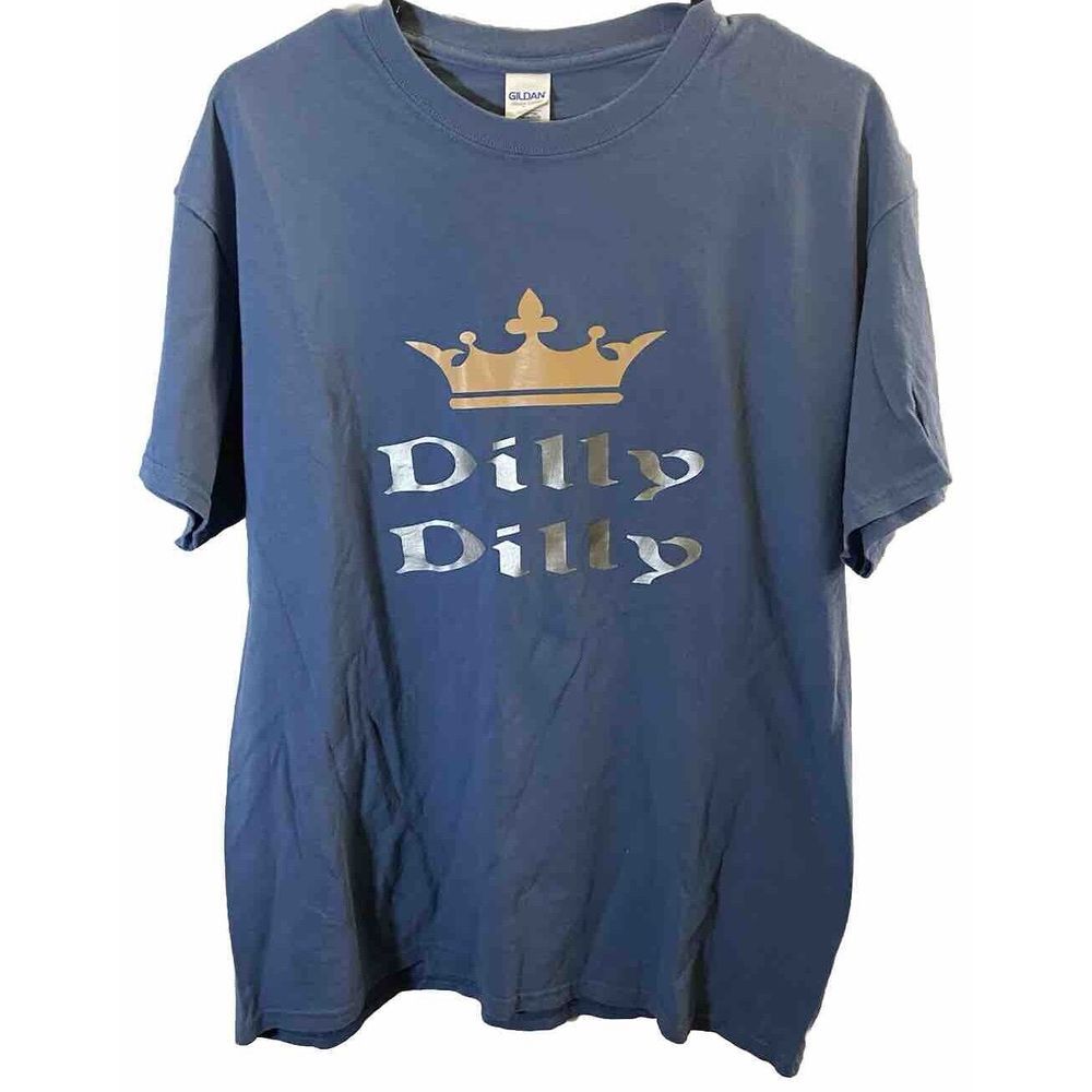 Dilly Dilly T-Shirt Mens Size L Beer Commercial Drinking Blue Gold Crown‎